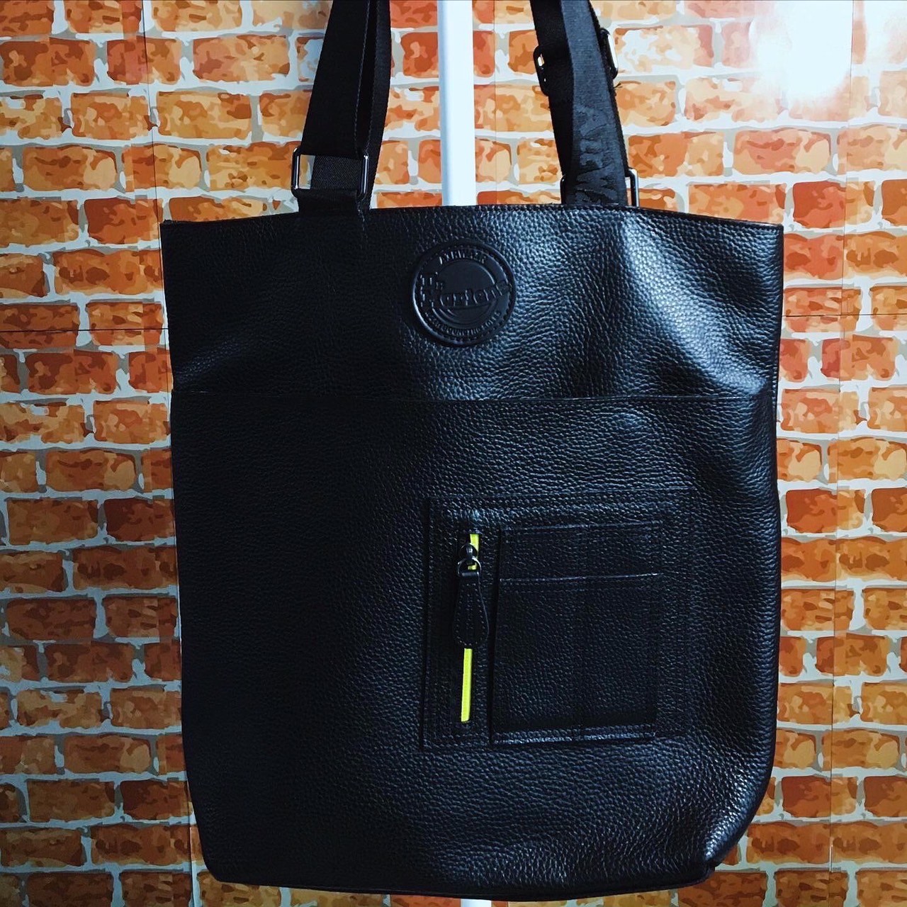 【新品未使用】Dr. Martens DNA Tote 牛革 Amazon.com: Dr. Martens Leather DNA Love My Docs Tote Bag, Black
